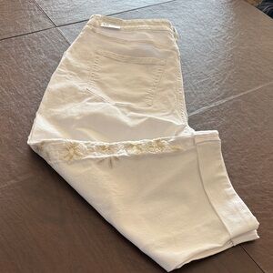 Lane Bryant White Embroidered Cropped Mid-rise Boyfriend Capri Jeans NWT
